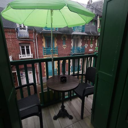 Appartement Avec Balcon Au 1Er Etage Vue Laterale Mer A 50 Metres De La Plage A Mers Les Bains. Kültér fotó