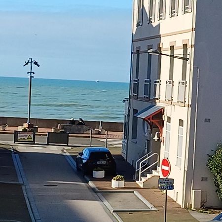 Appartement Avec Balcon Au 1Er Etage Vue Laterale Mer A 50 Metres De La Plage A Mers Les Bains. Kültér fotó