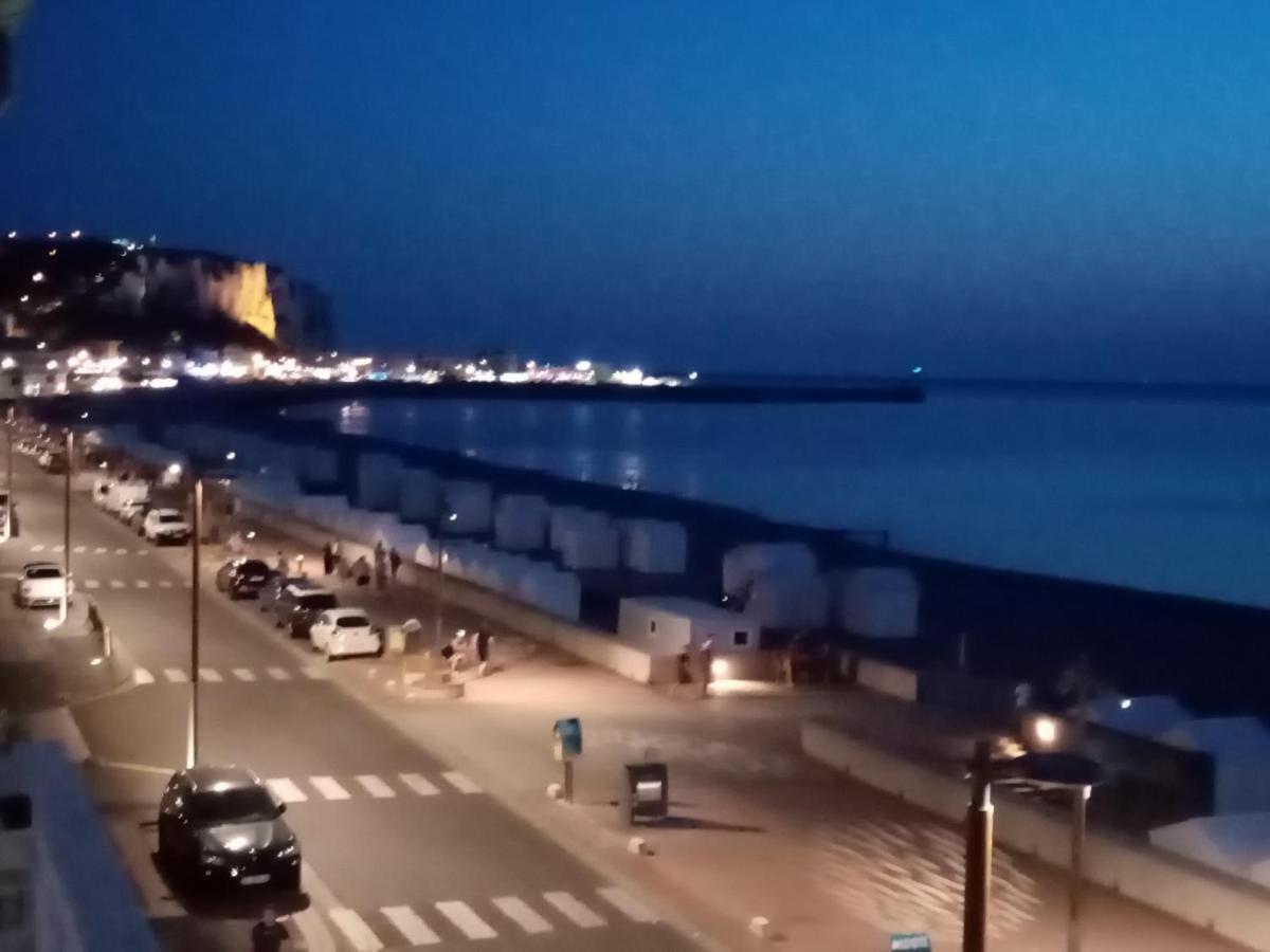 Appartement Avec Balcon Au 1Er Etage Vue Laterale Mer A 50 Metres De La Plage A Mers Les Bains. Kültér fotó