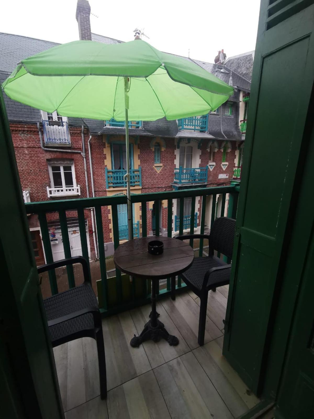 Appartement Avec Balcon Au 1Er Etage Vue Laterale Mer A 50 Metres De La Plage A Mers Les Bains. Kültér fotó